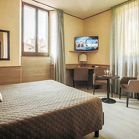 Valentino Centro Storico Отель