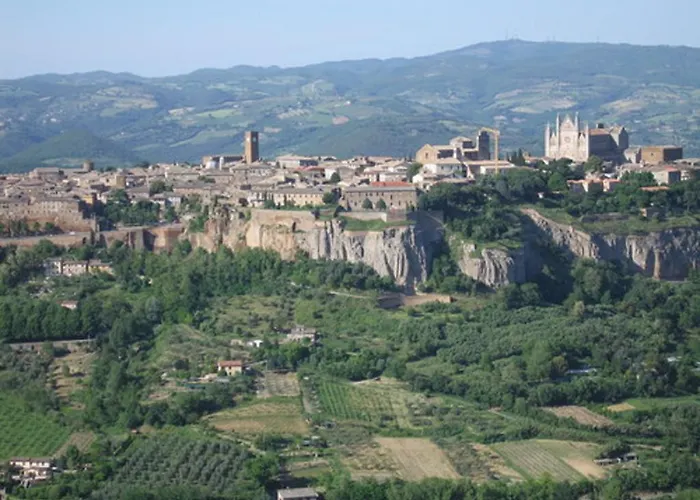 Valentino Centro Storico فندق أورفييتو